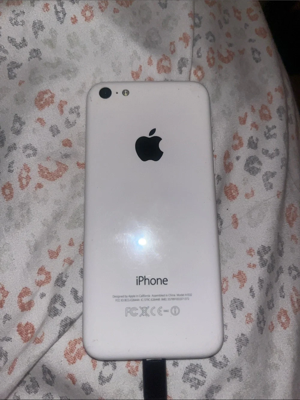 Apple iPhone 5c in Black with White Display